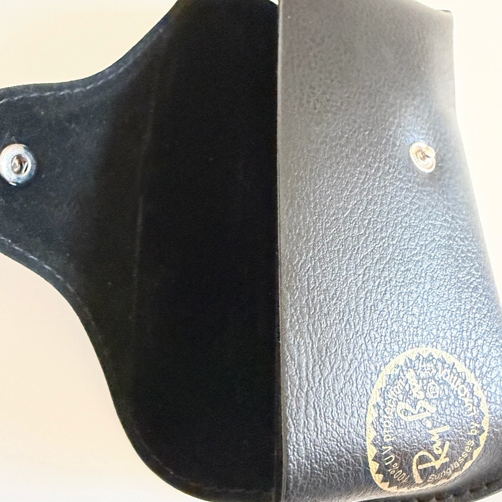 NEW Ray-Ban Black Leather Sunglass Case with Gray Cloth & Icons Booklet - Picture 6 of 7
